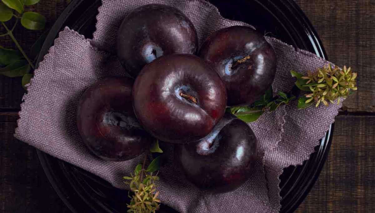 Aloo Bukhara Benefits: 9 Reasons to Eat Plum