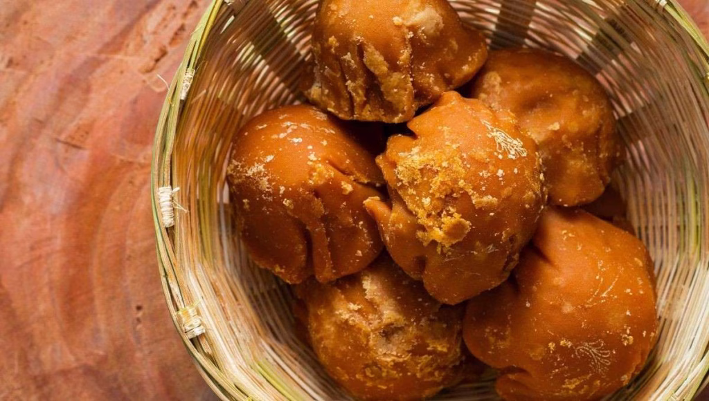 Jaggery (gur) pieces in a woven basket.